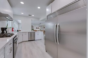 Sunshine Edit- Contemporary Yard and Near Beach