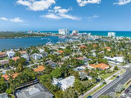 Sunshine Edit- Contemporary Yard and Near Beach