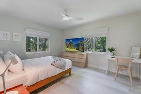 Sunshine Edit- Contemporary Yard and Near Beach