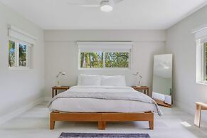 Sunshine Edit- Contemporary Yard and Near Beach