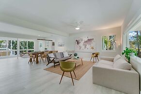 Sunshine Edit- Contemporary Yard and Near Beach