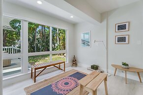 Sunshine Edit- Contemporary Yard and Near Beach