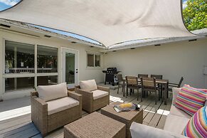 Sunshine Edit- Contemporary Yard and Near Beach