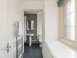 Harcombe House Rooms - First Floor Single