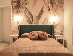 Aposentos La Condesa by La Condesa Carmen