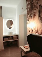 Aposentos La Condesa by La Condesa Carmen