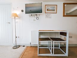 The Isabella Studio by Richmond Park