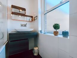 The Twickenham Apartment Near Strawberry Hill