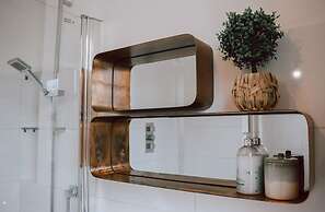 The Twickenham Apartment Near Strawberry Hill