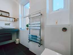 The Twickenham Apartment Near Strawberry Hill