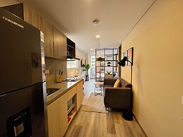 Cozy Loft in 93 park