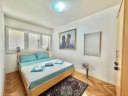 Two Bedroom Apt near Slovenska Beach