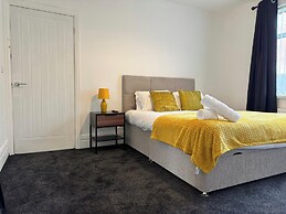 City Centre-4 Br-sleeps 7-garden-free Parking