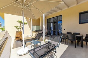 Emily Luxury Veranda