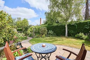 Host Stay Garden Studio