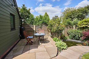 Host Stay Garden Studio