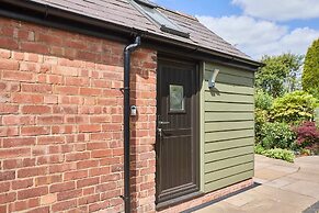 Host Stay Garden Studio