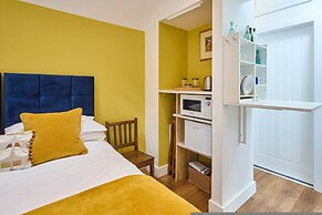 Host Stay Garden Studio