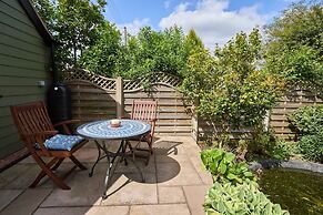 Host Stay Garden Studio