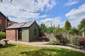 Host Stay Garden Studio