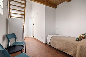 Madre Terra Airport Rooms and Suites