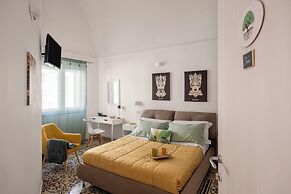 Madre Terra Airport Rooms and Suites