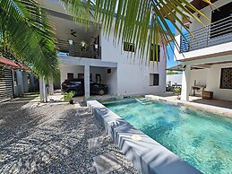 AJ House & Suites