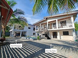 AJ House & Suites