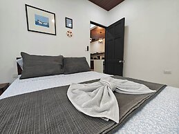 AJ House & Suites