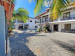 AJ House & Suites