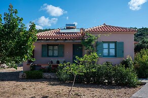 Cozy Gem With Access to a Sparkling Shared Pool