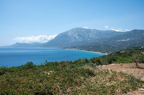 Cozy Gem With Access to a Sparkling Shared Pool