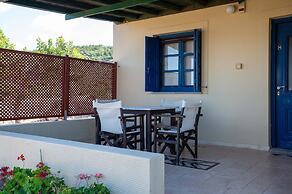 Sunny Studio Nestled Near a Refreshing Shared Pool