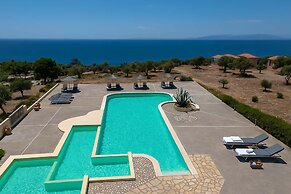 Sunny Studio Nestled Near a Refreshing Shared Pool