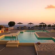 Sunny Studio Nestled Near a Refreshing Shared Pool