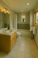 West Queen Anne Townhome