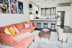 Modern Designer Townhouse/Private Rooftop