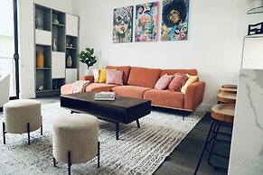 Modern Designer Townhouse/Private Rooftop