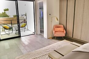 Modern Designer Townhouse/Private Rooftop