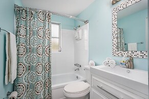 Lulu's Crescent Cottages - Entire two Unit Complex