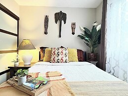 Stylish Downtown Edmonton Condo nr Rogers Place w Balcony, Full Kitche