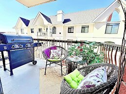 Stylish Downtown Edmonton Condo nr Rogers Place w Balcony, Full Kitche