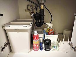 Stylish Downtown Edmonton Condo nr Rogers Place w Balcony, Full Kitche