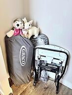 Stylish Downtown Edmonton Condo nr Rogers Place w Balcony, Full Kitche