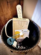 Stylish Downtown Edmonton Condo nr Rogers Place w Balcony, Full Kitche