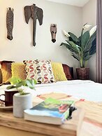 Stylish Downtown Edmonton Condo nr Rogers Place w Balcony, Full Kitche