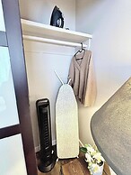 Stylish Downtown Edmonton Condo nr Rogers Place w Balcony, Full Kitche