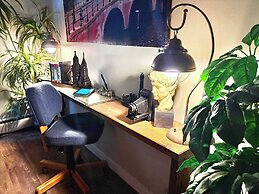 Stylish Downtown Edmonton Condo nr Rogers Place w Balcony, Full Kitche