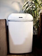 Stylish Downtown Edmonton Condo nr Rogers Place w Balcony, Full Kitche