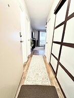 Stylish Downtown Edmonton Condo nr Rogers Place w Balcony, Full Kitche